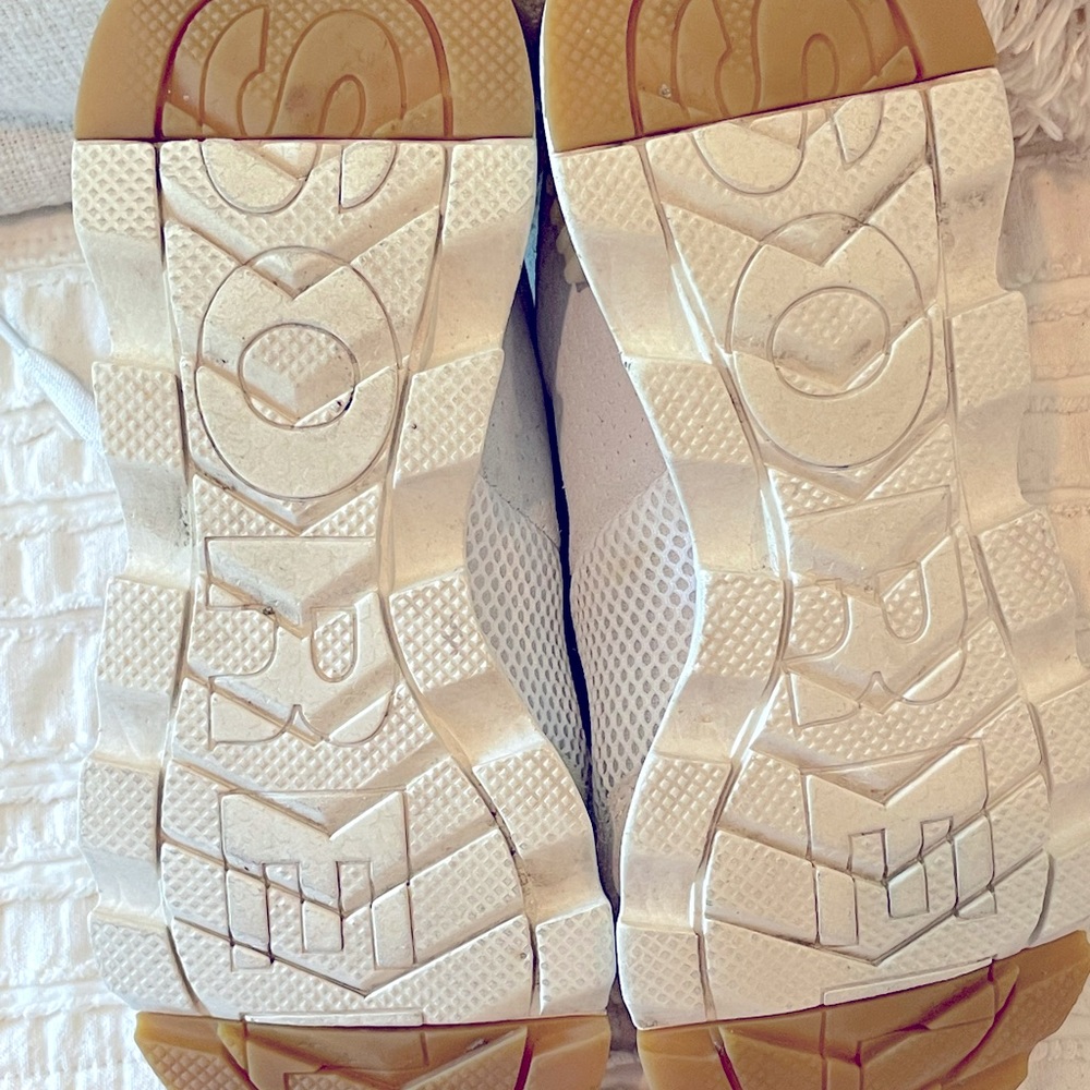 Size 6 1/2 Women’s Sorel sneakers